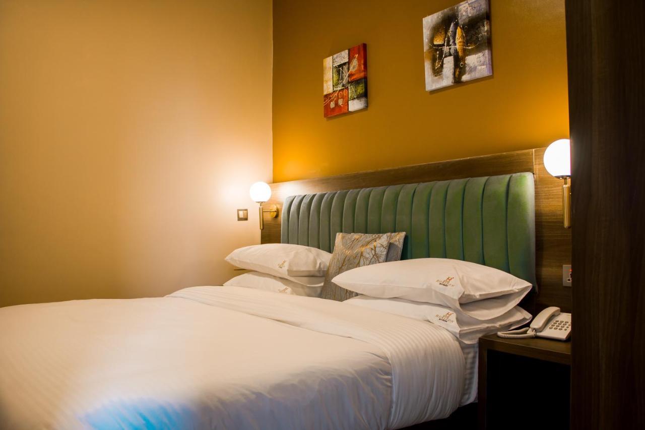 Hotel Horizon เอนเทบเบ้ ภายนอก รูปภาพ