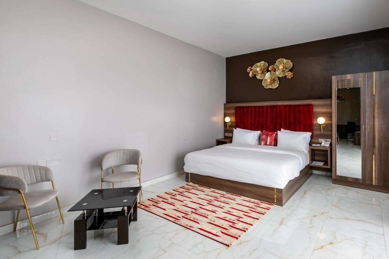 Hotel Horizon เอนเทบเบ้ ภายนอก รูปภาพ