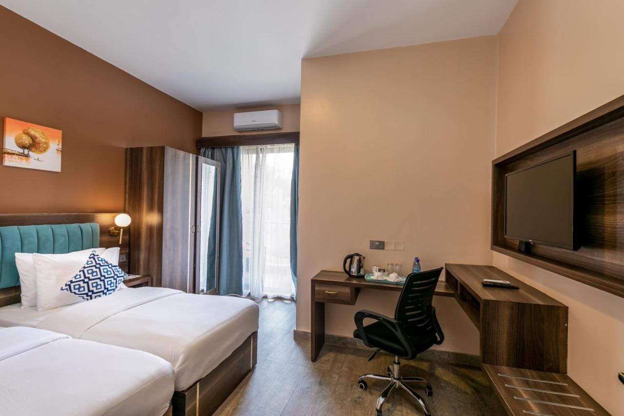 Hotel Horizon เอนเทบเบ้ ภายนอก รูปภาพ