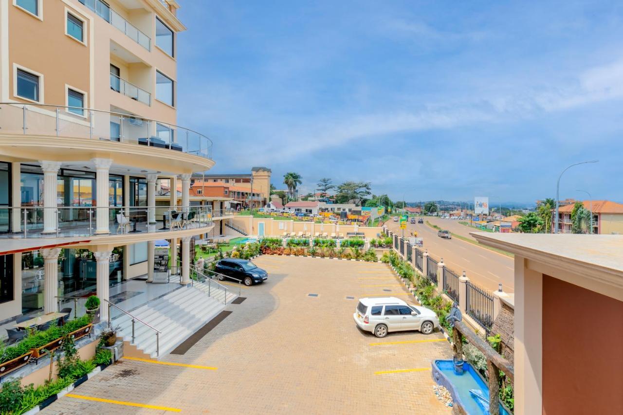 Hotel Horizon เอนเทบเบ้ ภายนอก รูปภาพ