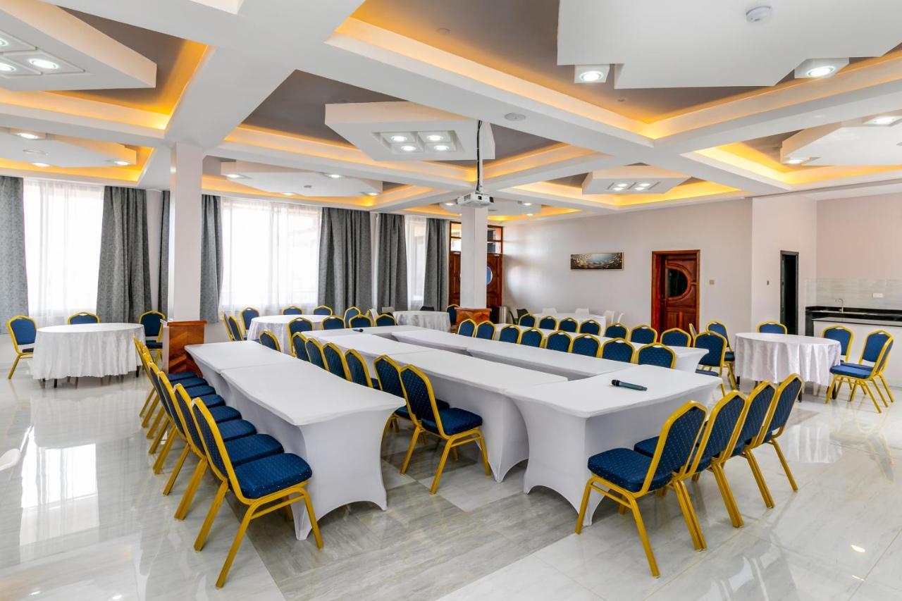 Hotel Horizon เอนเทบเบ้ ภายนอก รูปภาพ